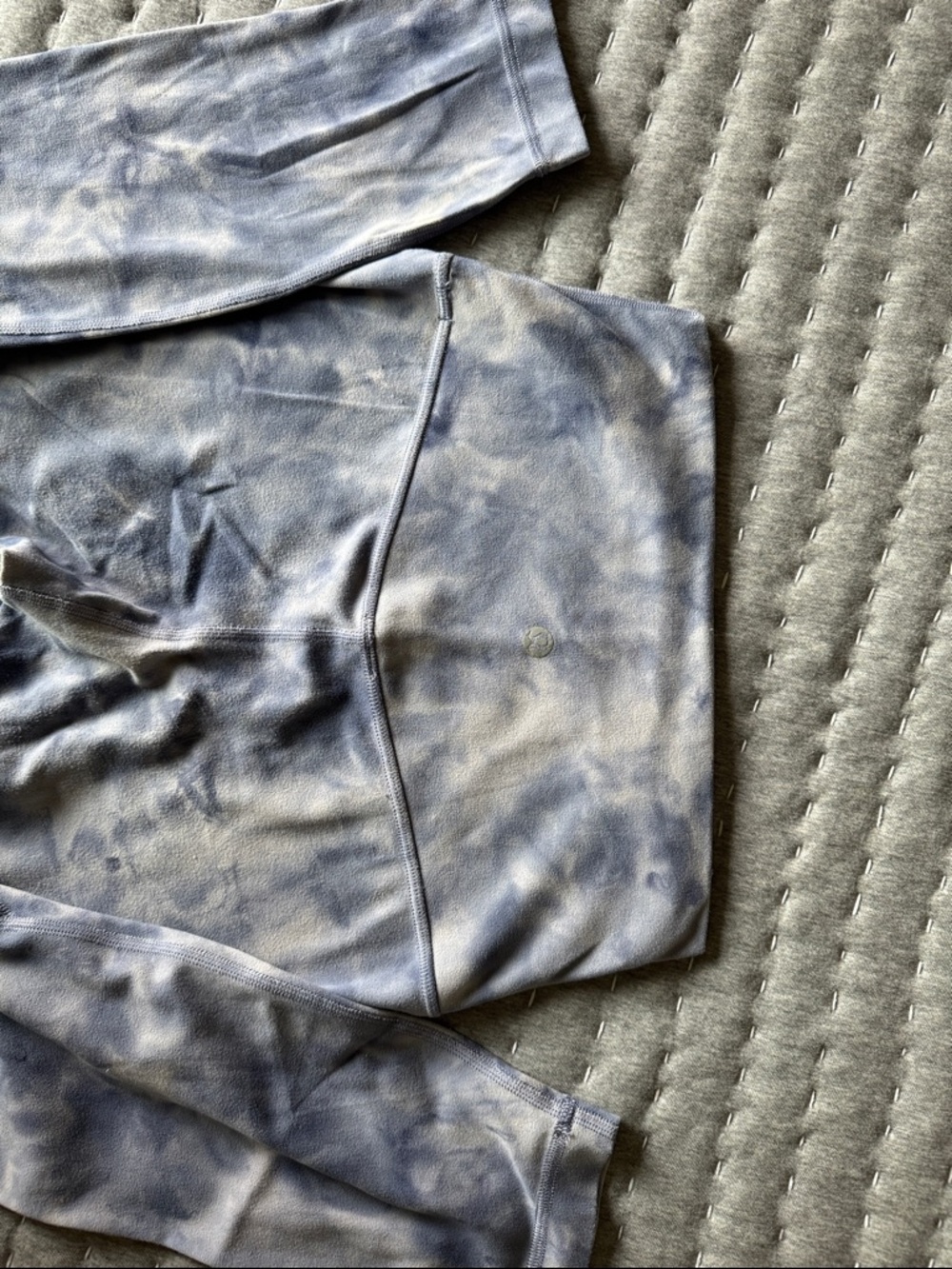Lululemon Align Tie-Dye High-Waist Leggings in Light Gray and Navy - Picture 3 of 5